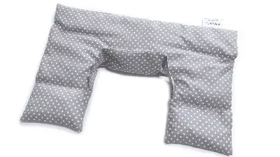 Produktdetails: Schulter-Nacken Kirschkernkissen grau gepunktet Produktbild Schulter-Nacken Kirschkernkissen grau gepunktet