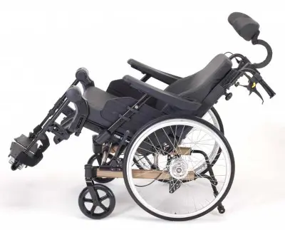 Produktdetails: Multifunktionsrollstuhl Rea Clematis Pro Produktbild Multifunktionsrollstuhl Rea Clematis Pro