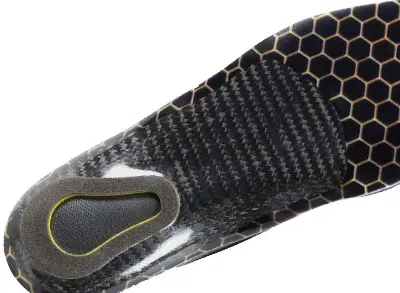 Produktdetails: Carbon-Einlage mit Fersenspornaussparung Produktbild Carbon-Einlage mit Fersenspornaussparung