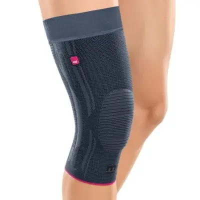 Produktdetails: Kniebandage Medi Genumedi extra weit mit Haftrand Produktbild Kniebandage Medi Genumedi extra weit mit Haftrand